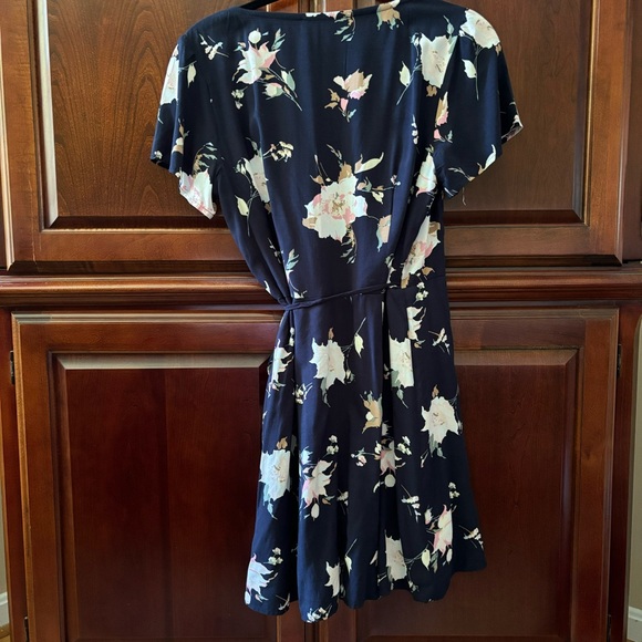 Abercrombie floral dress - Picture 2 of 3